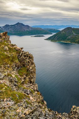 Dağın tepesinden güzel manzara - Brosmetinden in Troms, Kuzey Norveç