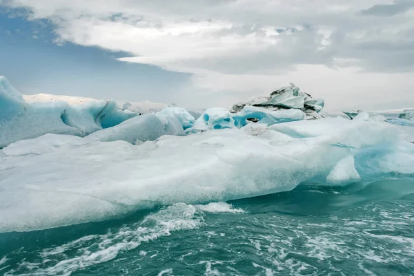 Jokusarlon, İzlanda, bulutlu bir günde güzel buzul Lagoon