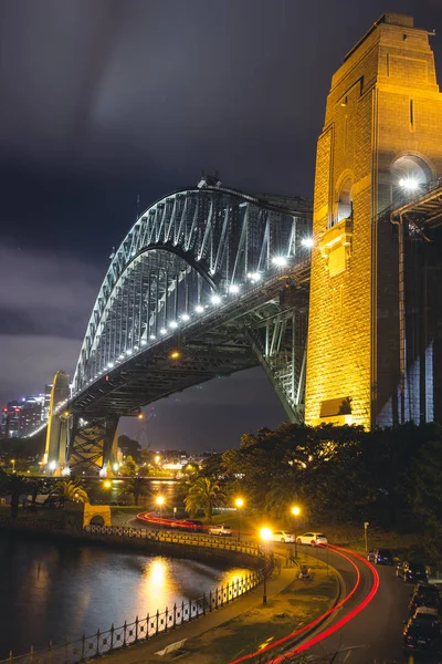 Sydney Harbour Bridge Oświetlone Przez Światło Nocy Jest Jeden Kultowych — Zdjęcie stockowe