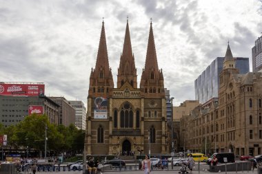 turistler Sydney opera binası yaz tatil gezisi sırasında ziyaret edin. Avustralya: 07/04/2018