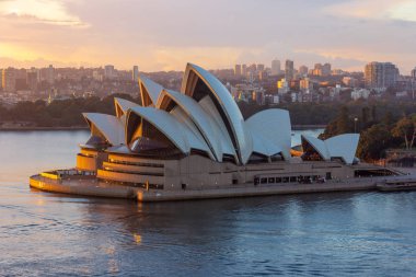 turistler Sydney opera binası yaz tatil gezisi sırasında ziyaret edin. Avustralya: 07/04/2018