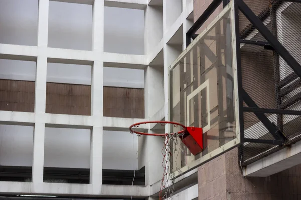 Placa Basquete Vidro Aro Com Rede Defeituosa Tribunal — Fotografia de Stock