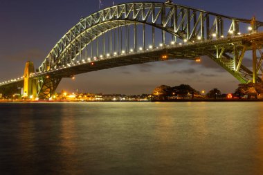 Sydney Harbour Bridge, gece, görüntülemek Kirribilli, Avustralya'dan