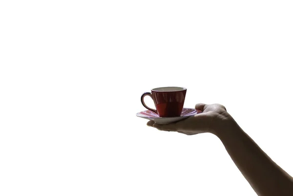 kırmızı bir fincan kahve ya da çay tutan el izole kırpma yolu ile beyaz arka plan
