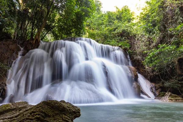Водопад Хуай Мае Хамин Является Одним Самых Популярных Национальном Парке — стоковое фото