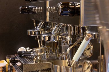 Kafede kahve makinesi kahve yapım profesyonel kahve makinesi