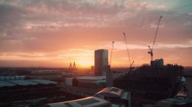 Darling Harbour, Sydney 'nin şehir merkezi ve aynı zamanda günbatımında Sydney merkez iş bölgesinde yer alıyor. Sydney, Avustralya 27 / 5 / 2020