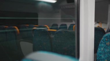Demiryolu Sidney Avustralya 'da çalışırken metro vagonunun içi.