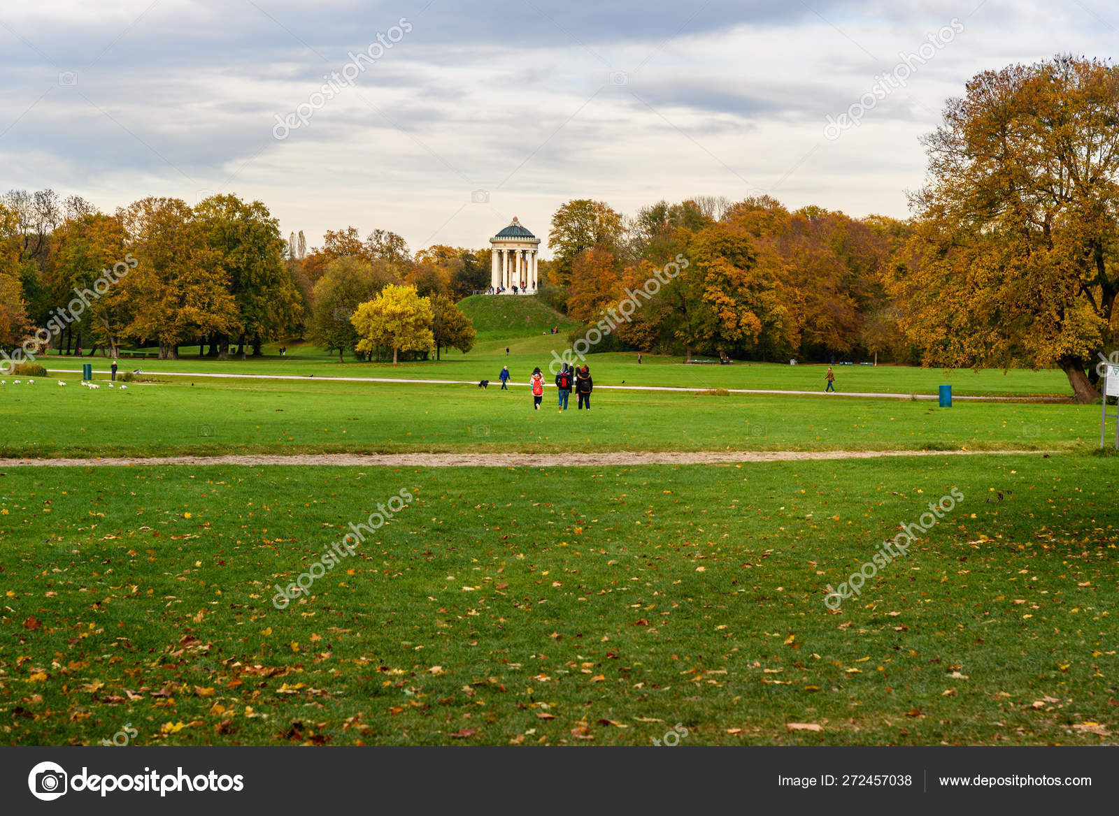Monopteros In Englischer Garten In Munich Germany Stock
