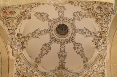 Cordoba, Endülüs, İspanya Camii katedral AF kapıya süslü alçı tavan.