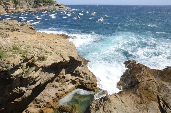 Pintoresca Vista Pequeña Cala Con Barcos Mar Riera Begur Costa — Foto de Stock