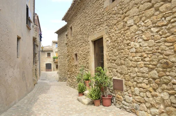 Calle Cobblestone Pueblo Medieval Pals Situado Centro Región Emporda Girona —  Fotos de Stock