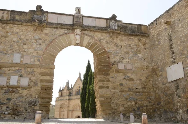 Vista Igreja Real Colegiada Através Portão Antigo Antequera Uma Cidade — Fotografia de Stock