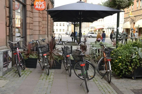 マルメ スウェーデンで中央通りに駐車してマルメ スウェーデン 2018 バイク — ストック写真