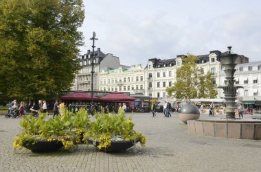 Malmö, İsveç - 17 Eylül 2018: İnsanlar Gustav Adolf Plaza'da yer alan şehir, Malmö içinde İsveç. 