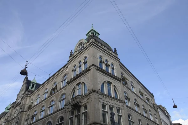 Edificio Lampione Appesi Alle Linee Elettriche Nel Centro Copenaghen Danimarca — Foto Stock