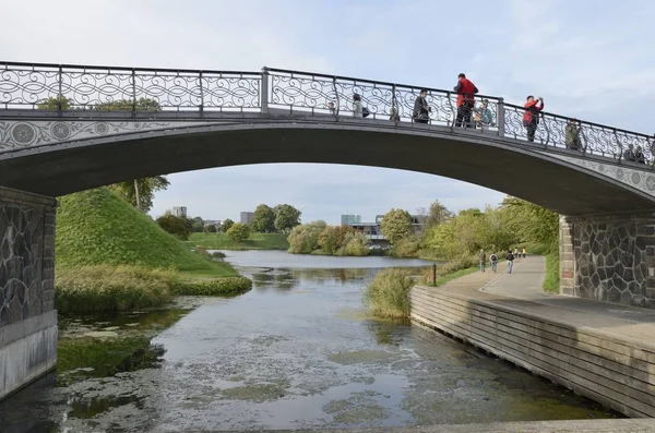 Kodaň Dánsko Září 2018 Lidé Mostě Parku Vedle Kastellet Kodani — Stock fotografie