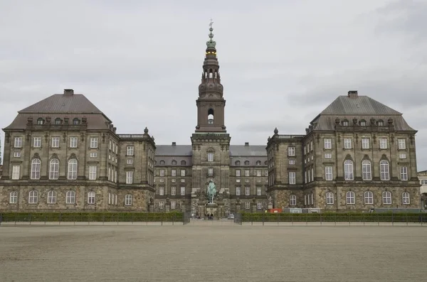 Christiansborg Pałac Siedziba Parlamentu Duńskiego Pochmurny Dzień Kopenhadze Dania — Zdjęcie stockowe