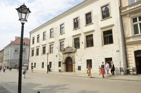 Cracovia Polonia Julio 2018 Personas Calle Situada Casco Antiguo Cracovia — Foto de Stock