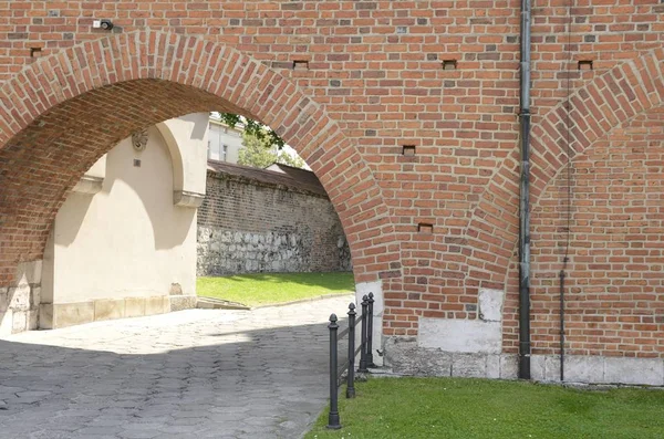 Caminho Sob Arco Tijolos Bairro Judeu Cracóvia Polônia — Fotografia de Stock