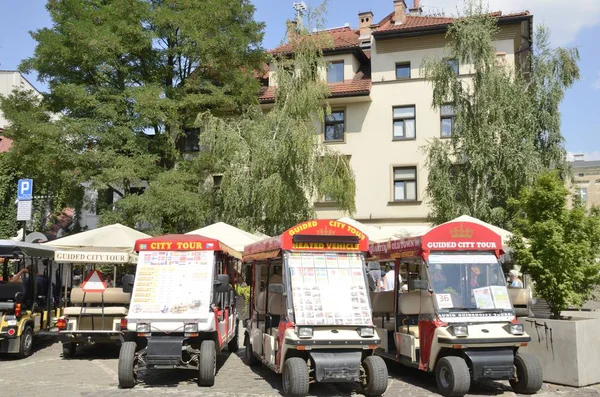 Krakow Polonya Temmuz 2018 Turistik Arabalar Street Yahudi Bölgesinin Kazimierz — Stok fotoğraf