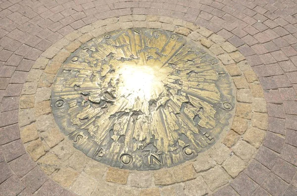 Warsaw Poland July 2018 Bronze Sun Ground Copernicus Plaza Warsaw — Stock Photo, Image