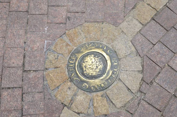 Warsaw Poland July 2018 Bronze Moon Ground Copernicus Plaza Warsaw — Stock Photo, Image