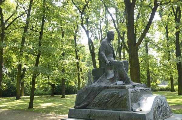 Warszawa Polen Juli 2018 Monument Till Henryk Sienkiewicz Polska Nobelpristagare — Stockfoto