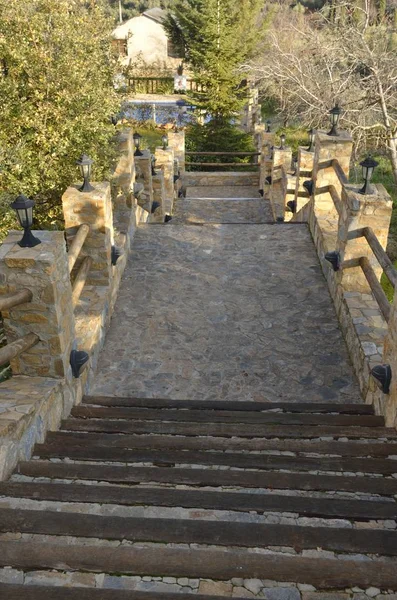西班牙迪拉尔 2014年12月27日 位于西班牙安达卢西亚格拉纳达山脚下的 Dilar 村农村酒店的石头楼梯 — 图库照片