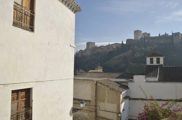 Вид Альгамбру Улицы Альфецина Района Гранады Андалусии Испания — стоковое фото