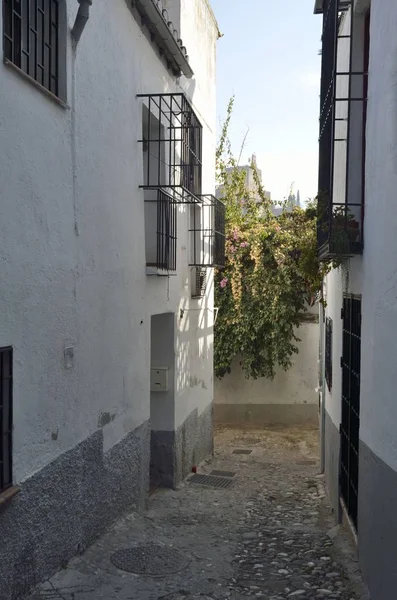 Blick Auf Die Alhambra Von Der Engen Kopfsteinpflastergasse Bezirk Albaicin — Stockfoto