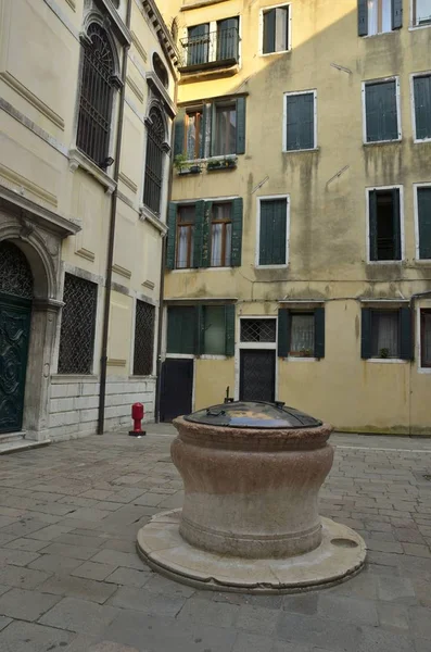 Vatten Väl Torget Venedig Italien — Stockfoto