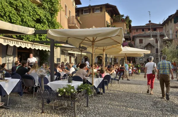 Restaurante terraza en Malcesine — Foto de Stock