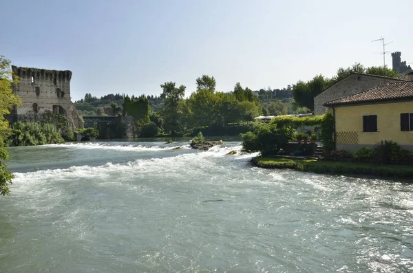 Rzeka Mincio w Borghetto — Zdjęcie stockowe