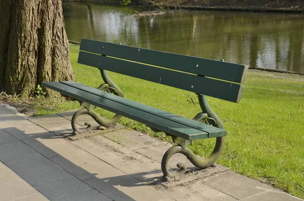 Bench at park in Brugge — Stock Photo, Image