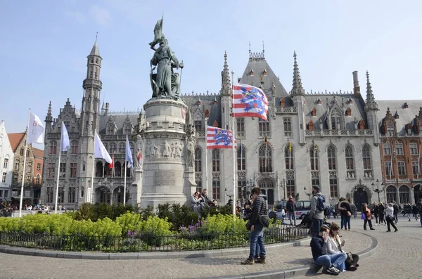 Статуя на Grote markt в Брюгге. — стокове фото