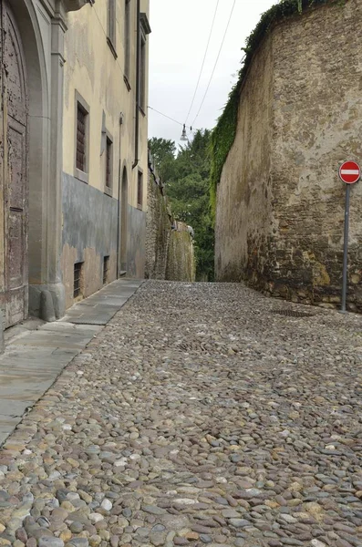 Strada in pietra a Bergamo — Foto Stock