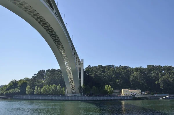 A view of the Arrabida Bridge — Stock Photo, Image