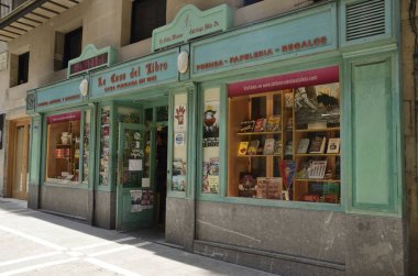 Pamplona eski kasabasında eski kitapçı