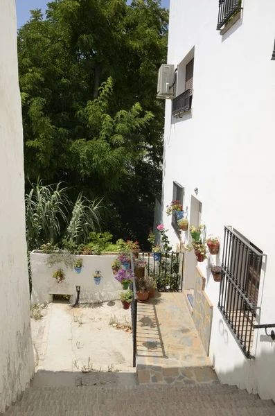 Treppe in enger Gasse — Stockfoto