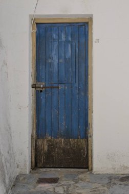 Eski mavi ahşap kapı