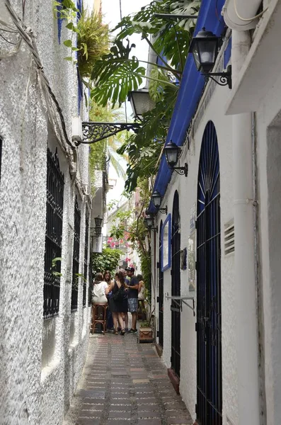 Very narrow alley in Marbella — Stock Photo, Image