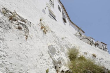 Duvar üzerinde Beyaz evler