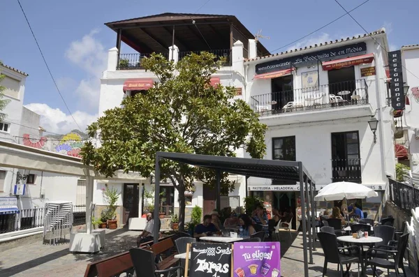 Casares meydanında restoran — Stok fotoğraf