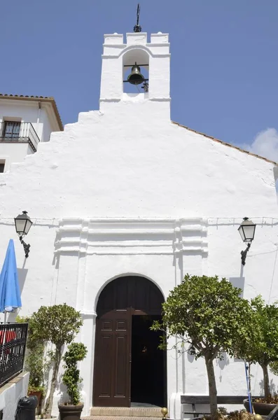 Iglesia encalada — Foto de Stock