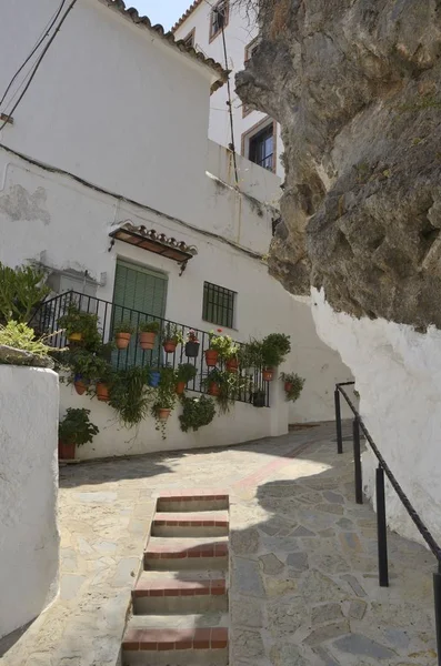 Malerische Gasse in casares — Stockfoto