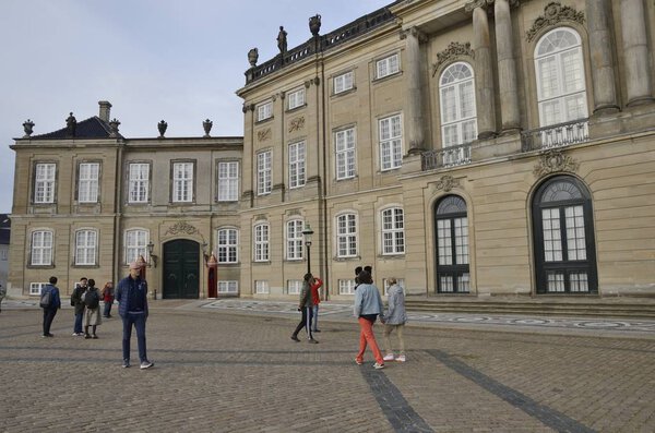 Амалиенборгский дворец в Копенгагене
