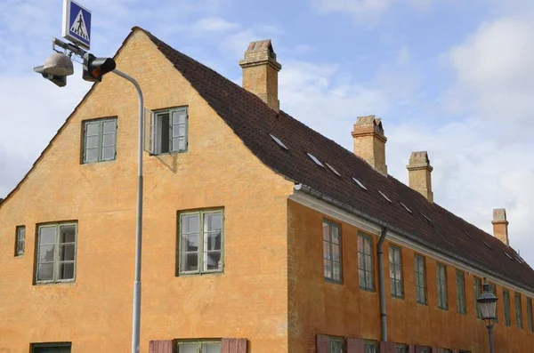 Yellow building in Copenhagen — Stock Photo, Image