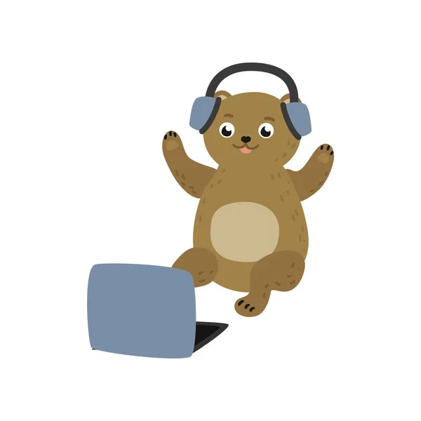 Vector cartoon bear sitting with laptop ta knees — Stock Vector