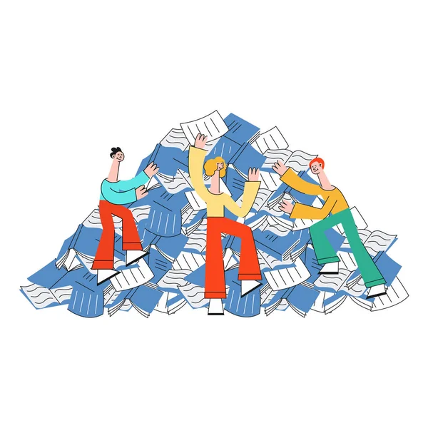 Illustration vectorielle de personnes essayant de gravir une montagne de documents papier . — Image vectorielle